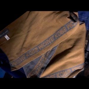 Michael Kors reversible Scarf